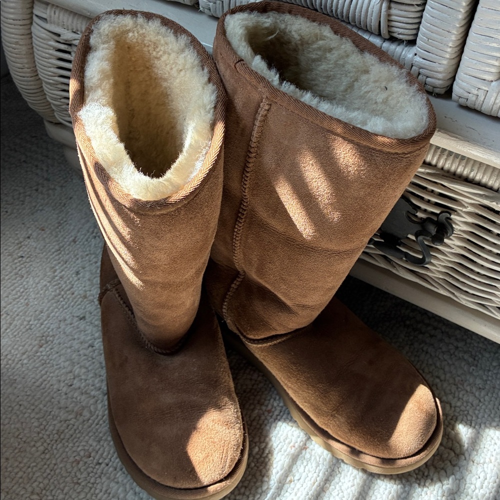 Ugg boots - Picture 2 of 3